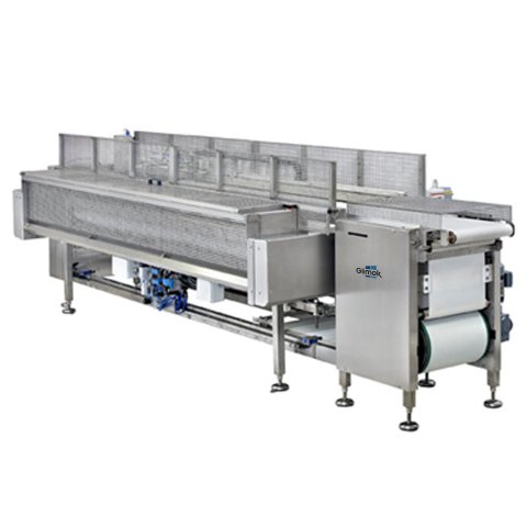 Retracting charging system for bakeries, automatic setting of dough pieces to trays or proofer conveyor belt or similar.