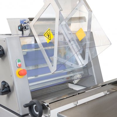 Dough moulder MO300 with tiltable safety cover for easy cleaning