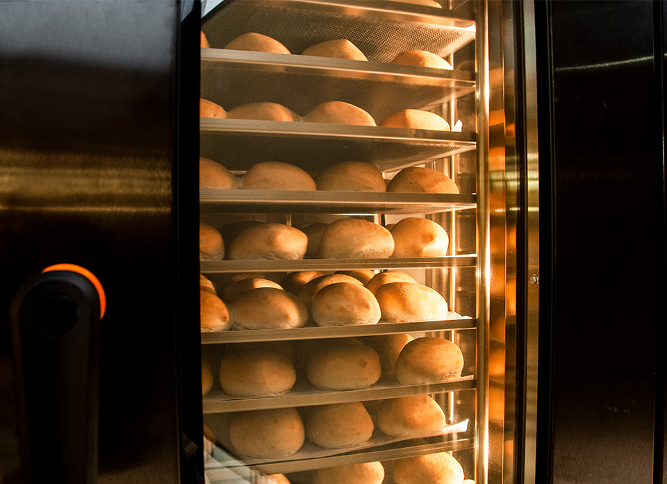 Mini Rack Oven S-Series bread in oven Sveba Dahlen