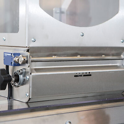 Glimek Bread moulder mo300 with centrally adjustable infeed flaps in hopper with size indicator